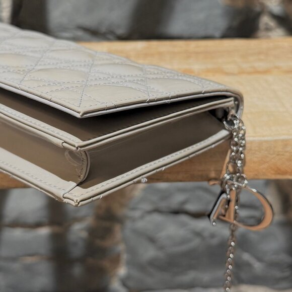 Christian Dior Pearl Grey Patent Cannage Chain Clutch - Picture 9 of 16